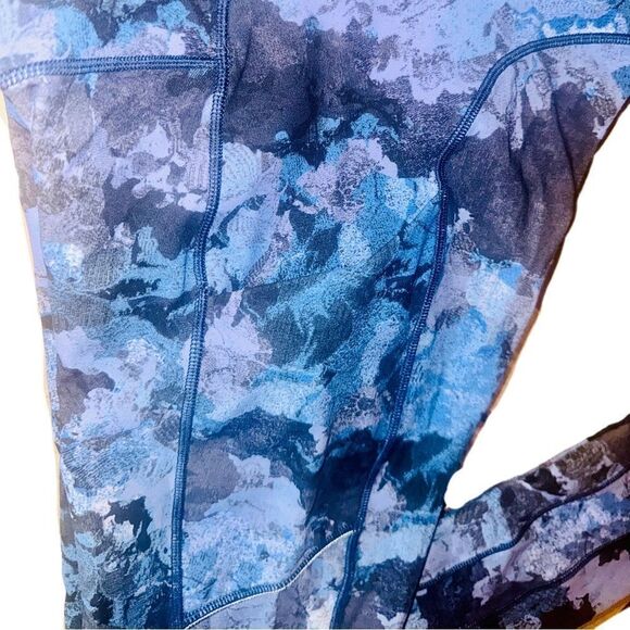 lululemon Speed Up Full-On Luxtreme Legging Screen Camo Purple & Blue Size 2 - Picture 8 of 14